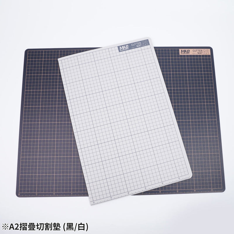 Madworks A2 Foldable Model Cutting Mat (Black)