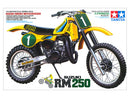 Tamiya Suzuki RM250 Motocrosser 1/12 – eske på hvit bakgrunn