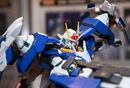 00 Raiser MG 1/100 Master Grade Gunpla (LED-enhet inkludert)