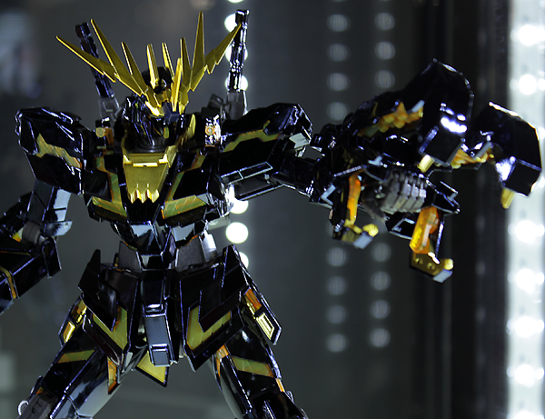 Unicorn Gundam RX-0 Banshee Titanium Finish MG 1/100 Master Grade Gunpla
