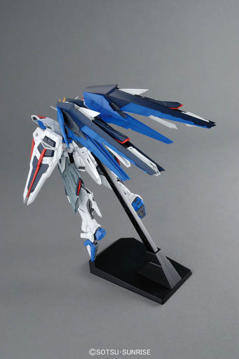 MG Freedom Gundam Ver.2.0 1/100 Master Grade Gunpla