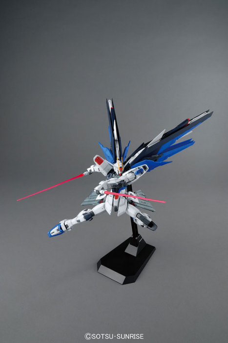 MG Freedom Gundam Ver.2.0 1/100 Master Grade Gunpla